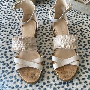Sandals in very good condition. Very comfortable!